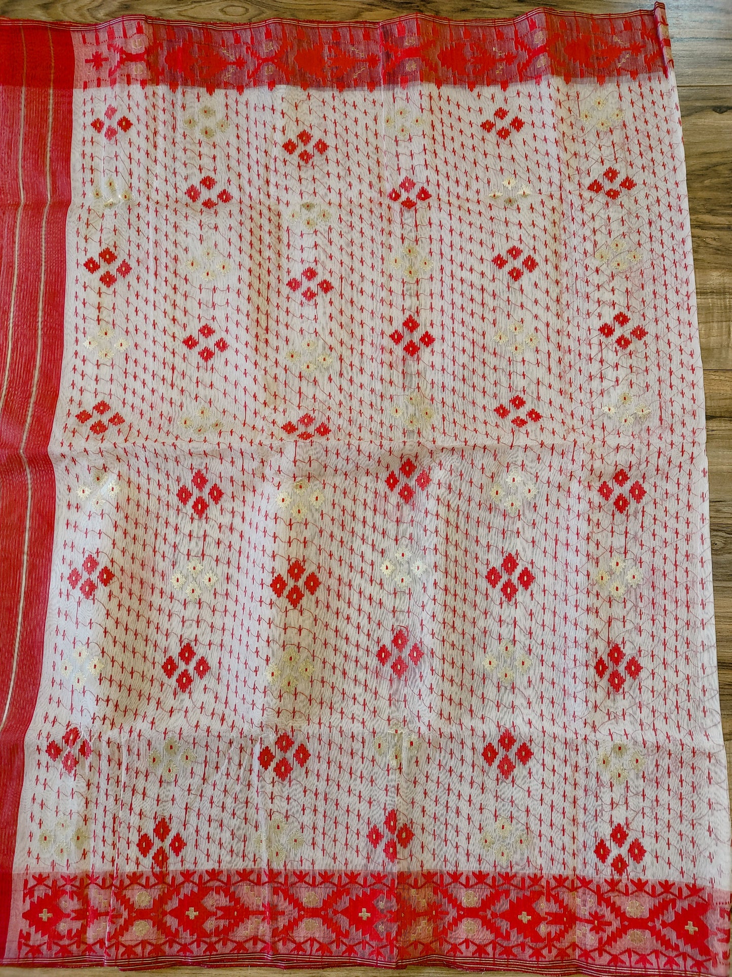 White Red Dhakai Jamdani Saree - Handloom 80 Count