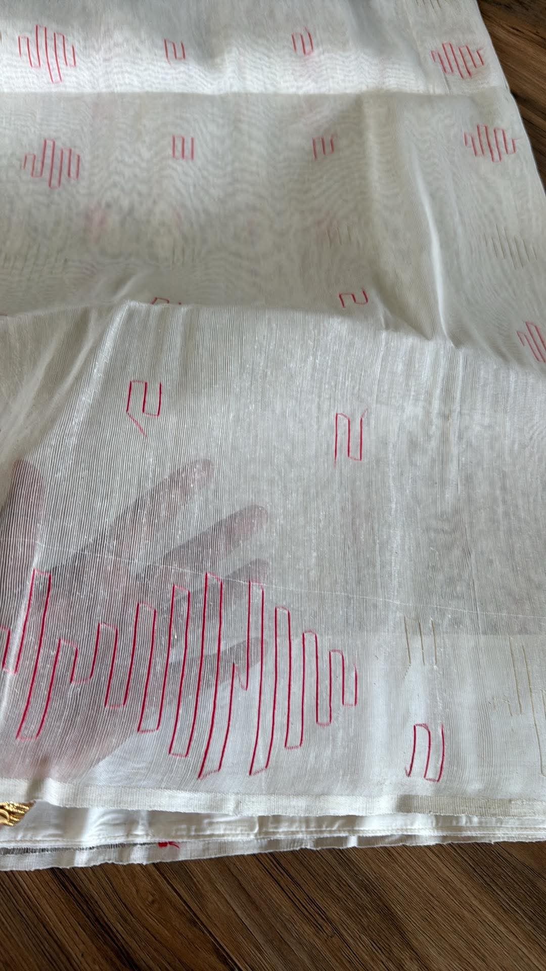 White Red Dhakai Jamdani Saree - Handwoven 40 Count Halfsilk