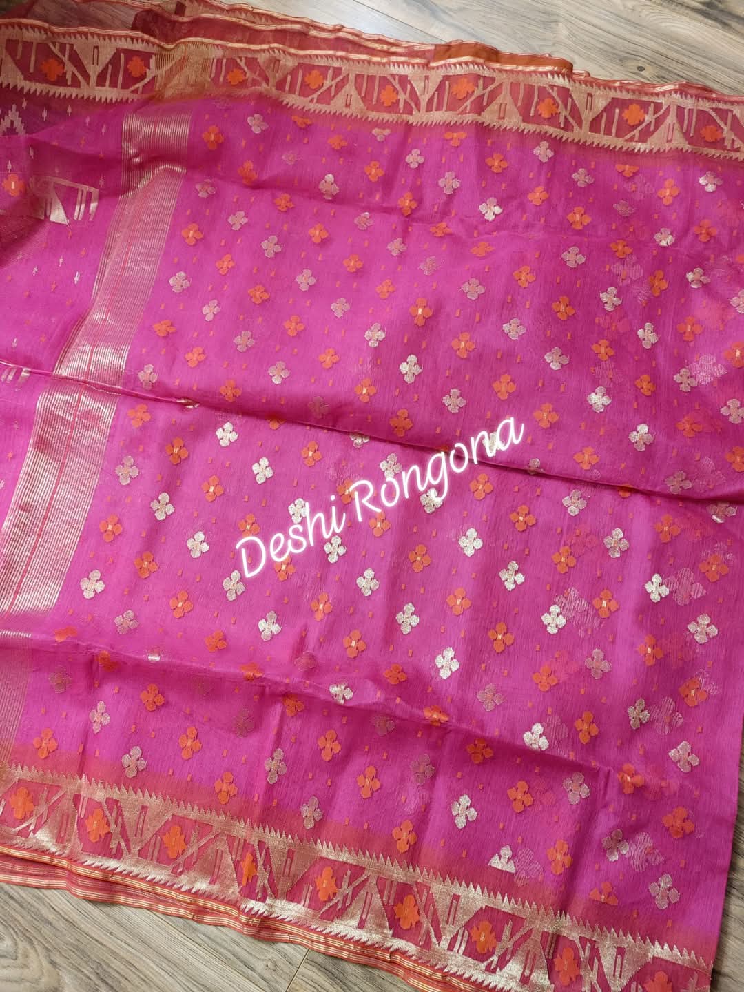 Elegant Magenta Dhakai Jamdani Saree - Handloom Classic
