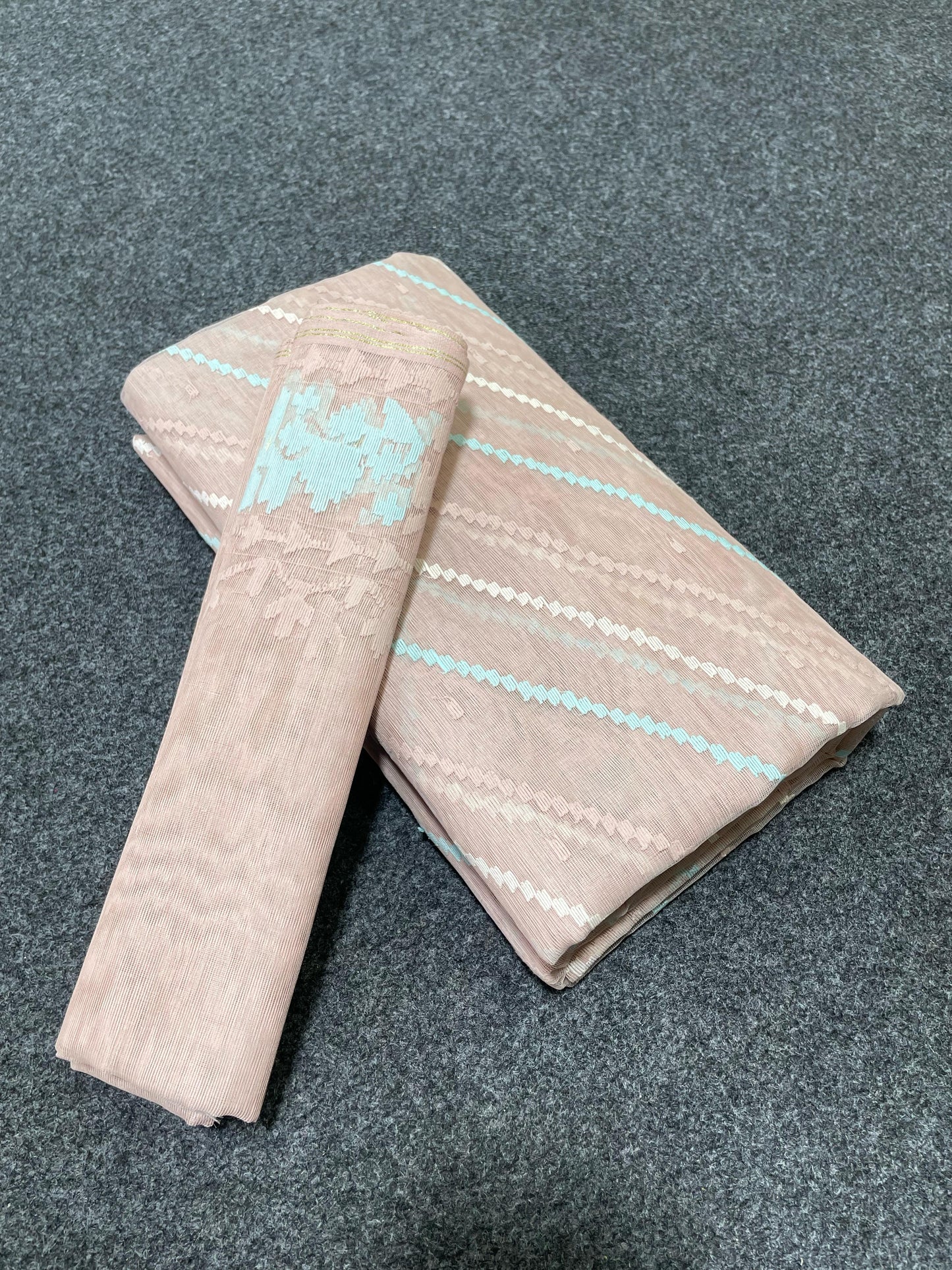 Handwoven Dhakai Jamdani Saree – Rose Mauve