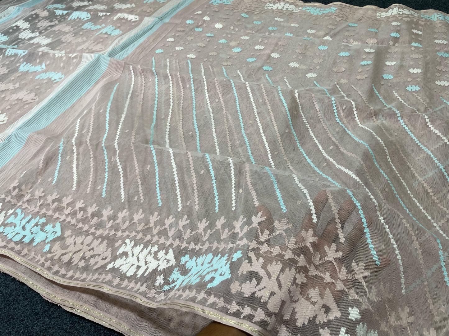 Handwoven Dhakai Jamdani Saree – Rose Mauve