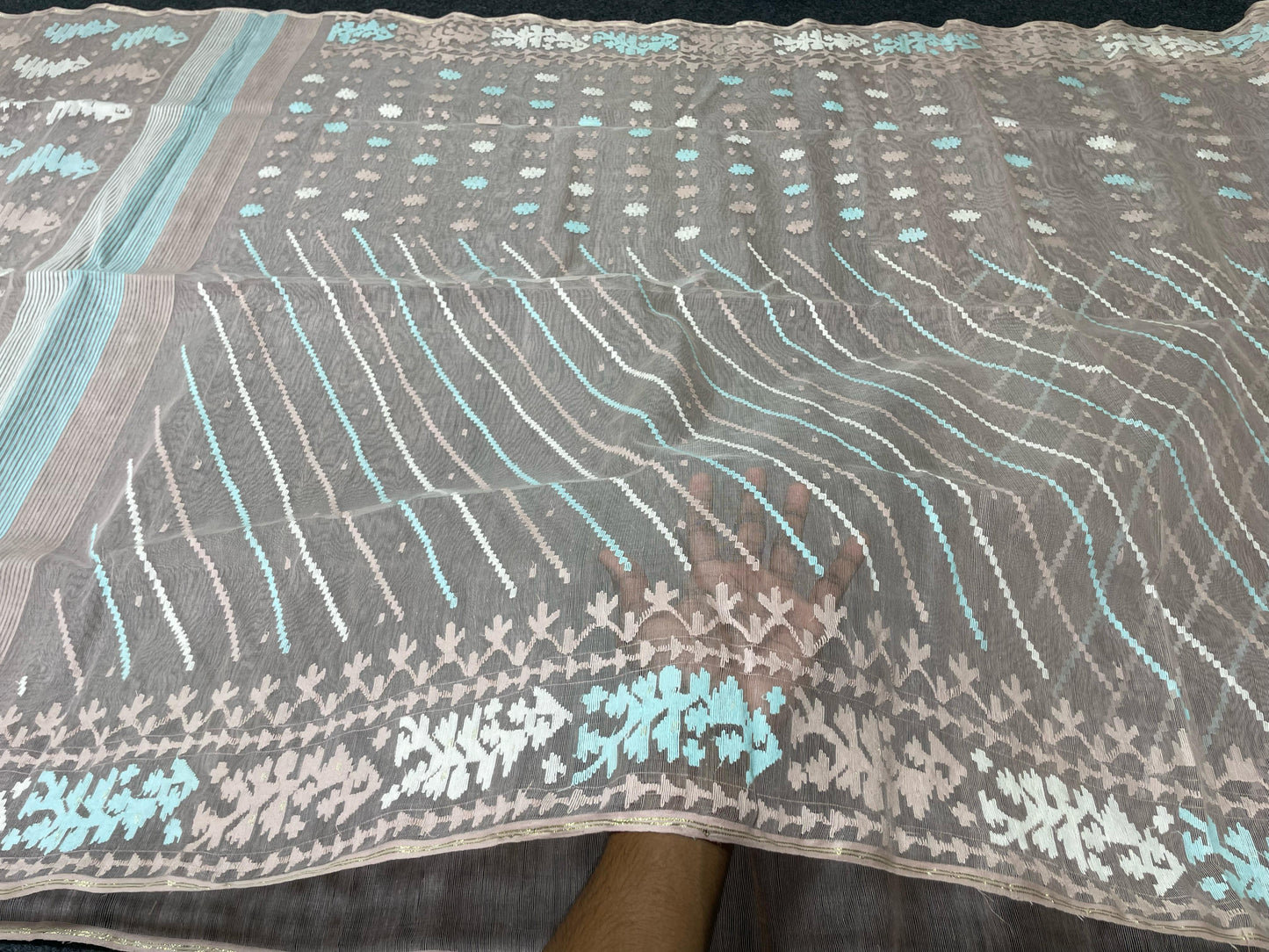 Handwoven Dhakai Jamdani Saree – Rose Mauve