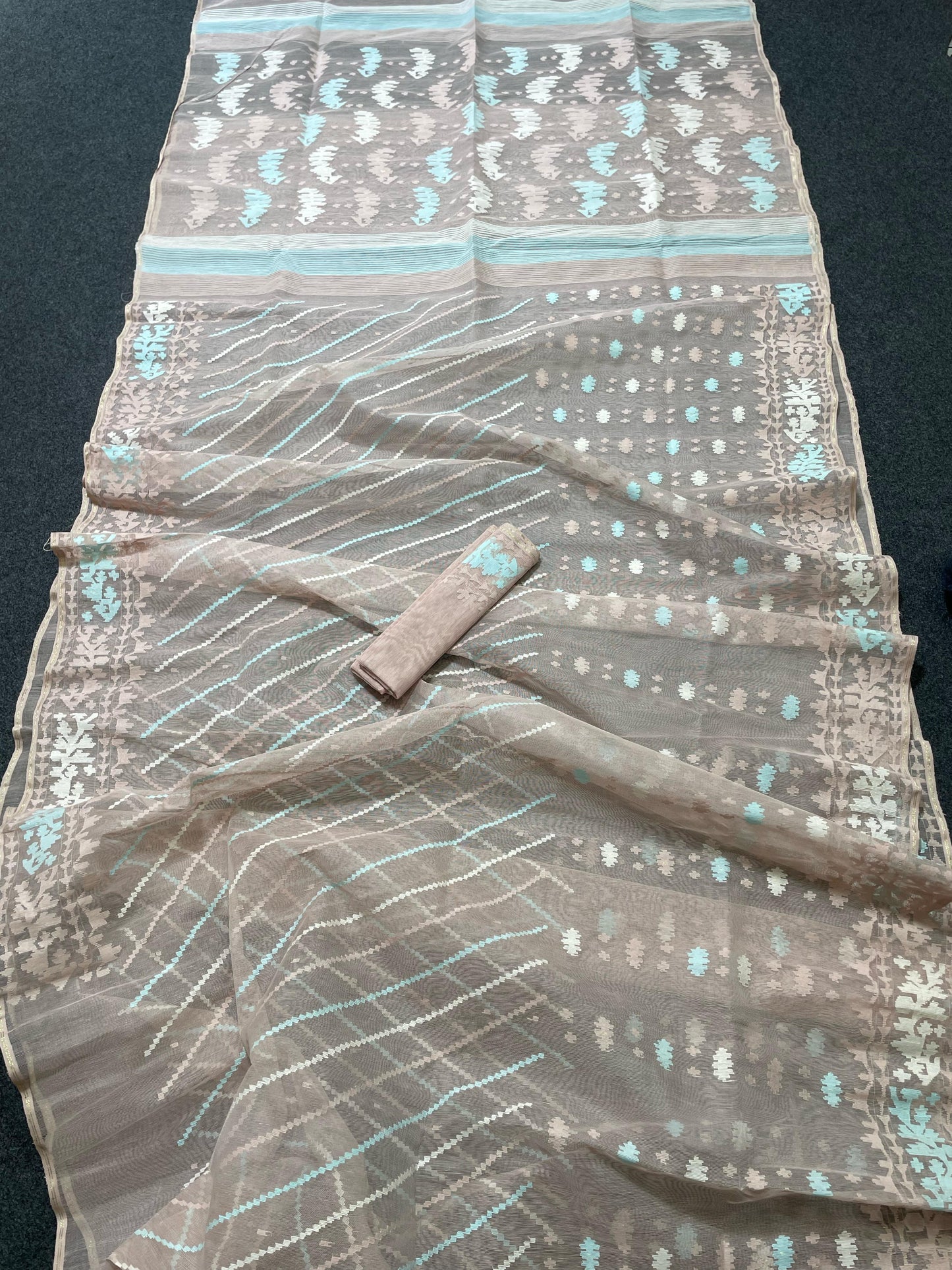 Handwoven Dhakai Jamdani Saree – Rose Mauve