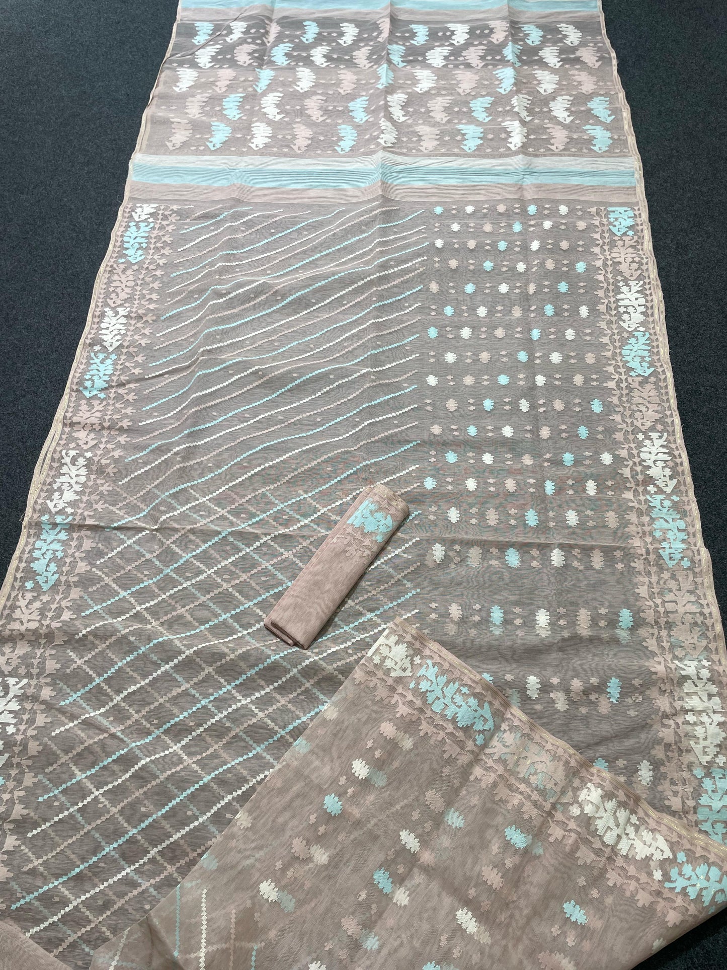 Handwoven Dhakai Jamdani Saree – Rose Mauve