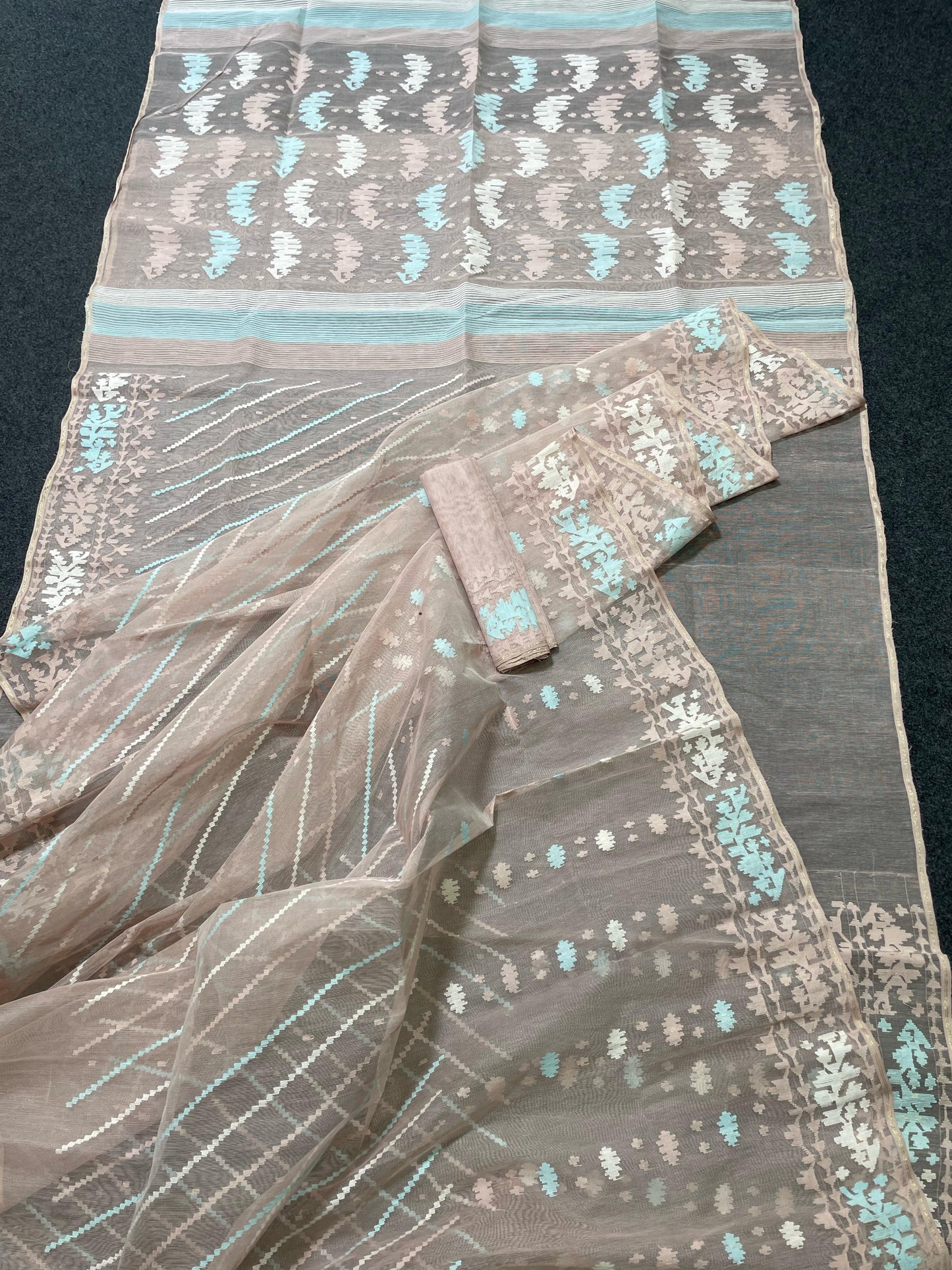 Handwoven Dhakai Jamdani Saree – Rose Mauve