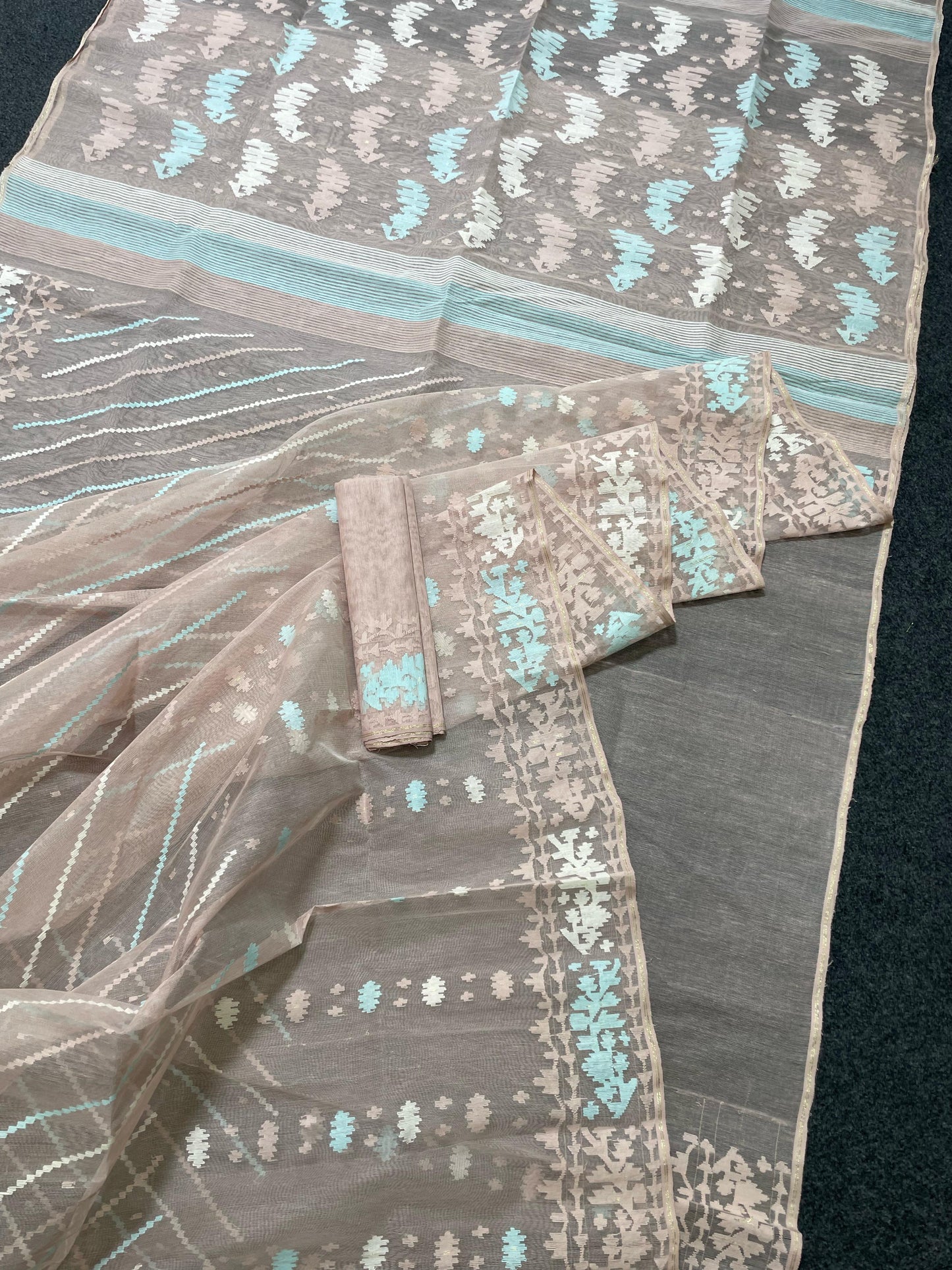 Handwoven Dhakai Jamdani Saree – Rose Mauve