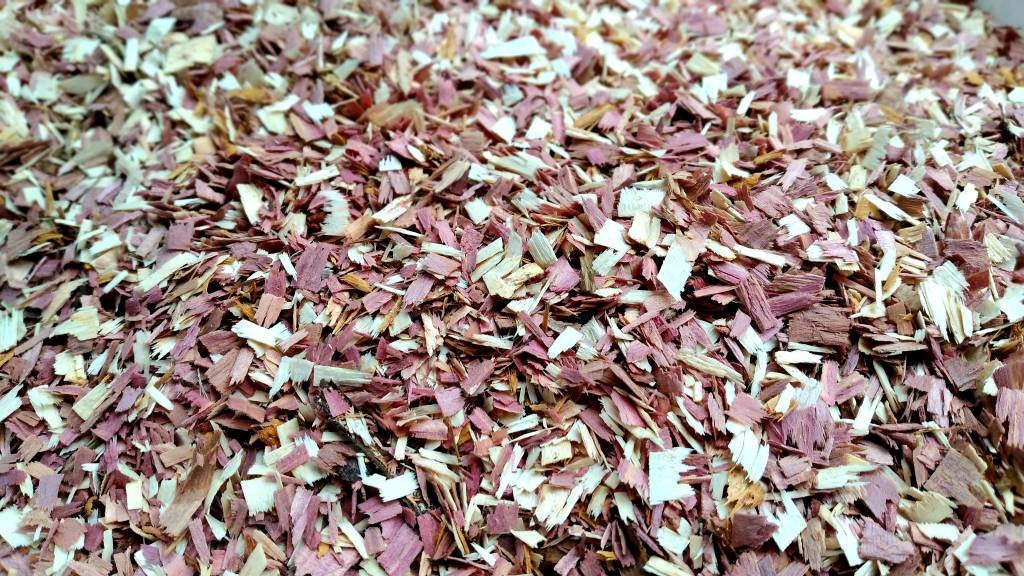 Red Cedar Shavings Sachet in beautiful 3×4 inch white organza bags. Each bag weighs 13 g