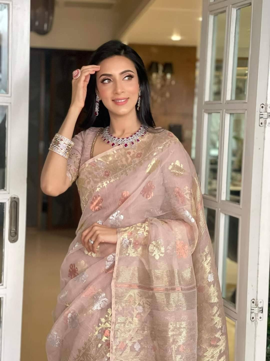 Handwoven Dhakai Jamdani Saree – Light Mauve Halfsilk with Zari