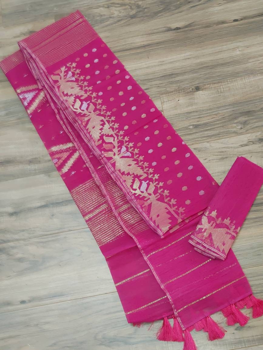 Dhakai Jamdani Saree, Magenta with Golden/Silver Jari Work, 60/80 Count