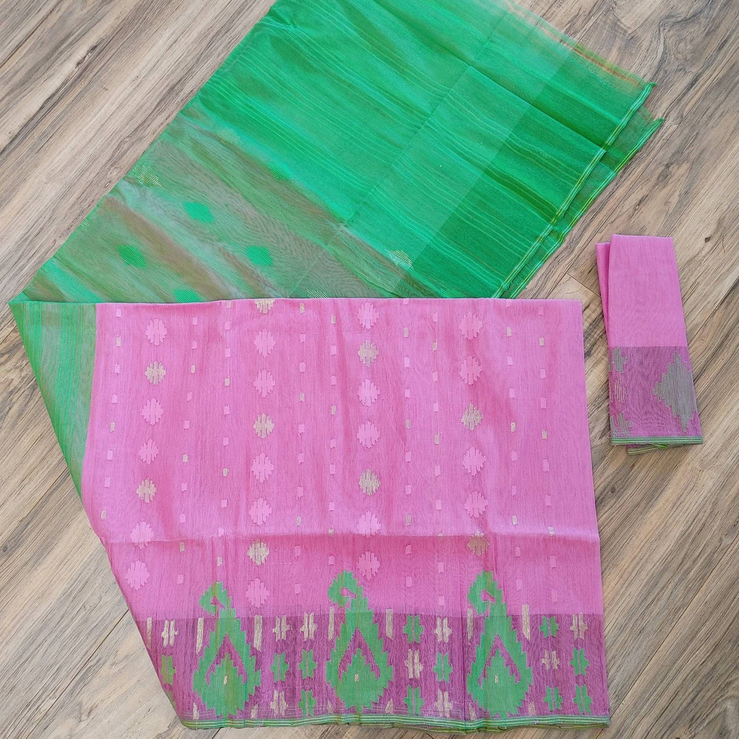 Original Dhakai Jamdani Sweet Pink/Green Halfsilk Saree, Made in Bangladesh, with blouse piece, beautiful pink/green/zari kolki work theme