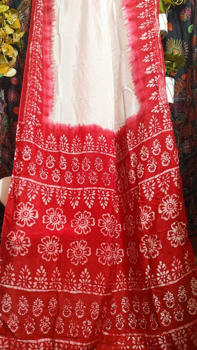 Silk Batik Saree, Hand Wax, Vegetable Died, beautiful color contrast, Running blouse piece. Saree will be exactly like the picture
