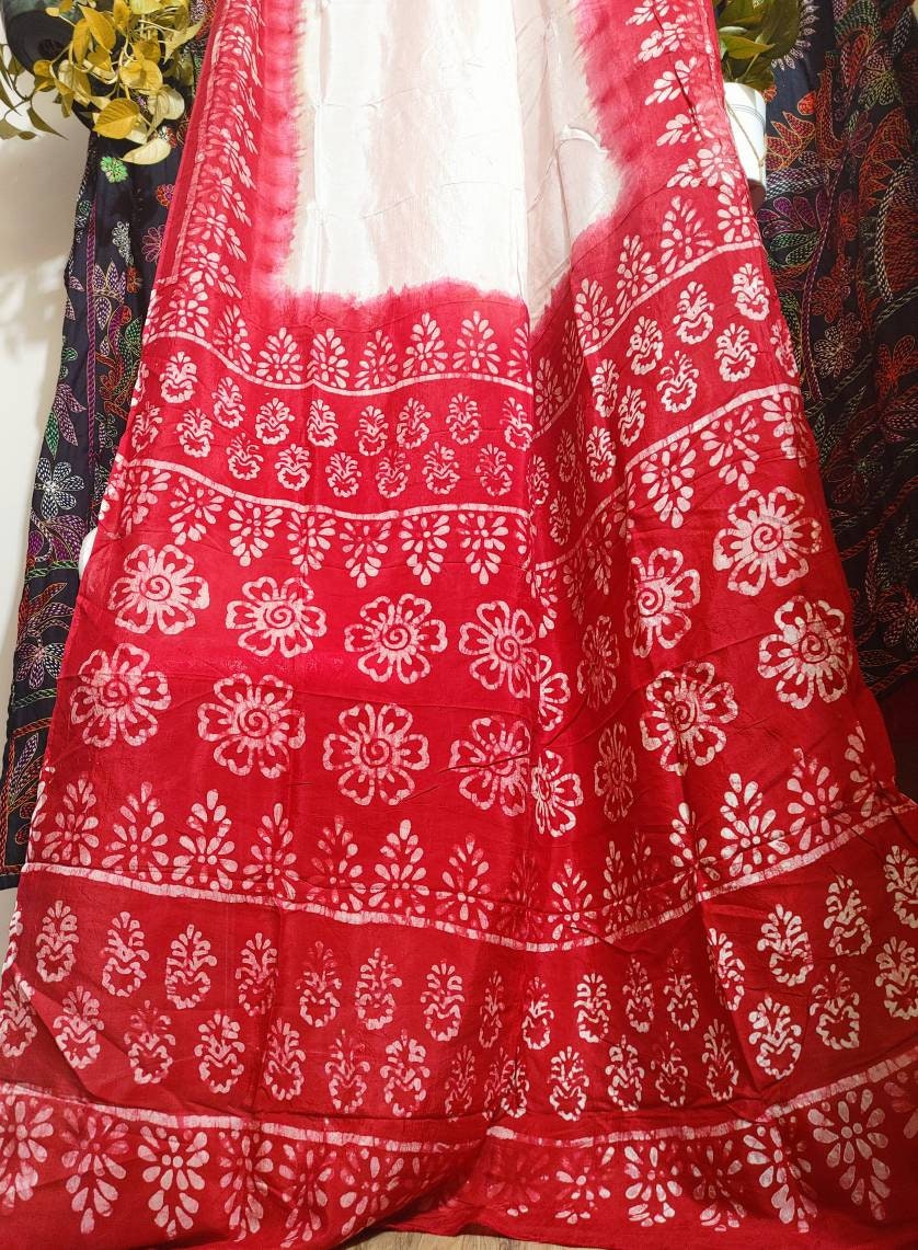Silk Batik Saree, Hand Wax, Vegetable Died, beautiful color contrast, Running blouse piece. Saree will be exactly like the picture