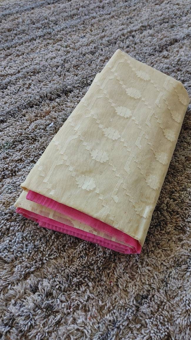 Dhakai Handloom Jamdani Saree, Beautiful Off white/Magenta Contrast thread work all over, 84 count Cotton, Traditional,Elegant,Classy Saree