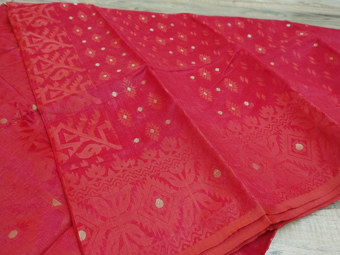 Tangail Halfsilk Saree, Color Variation Available. Made in Tangail, Bangladesh