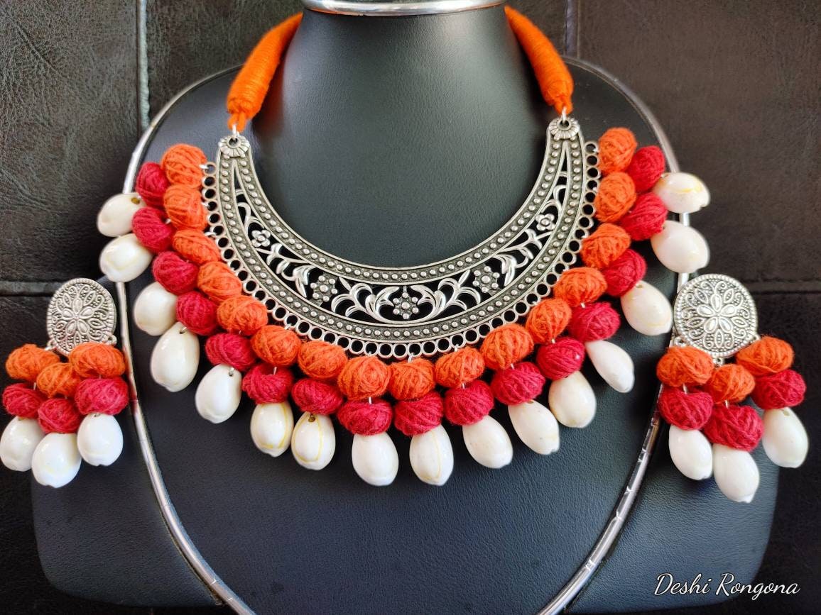 Oxidized Shell Necklace Set, Red white contrast, Hand Crafted, Immaculate 100% Natural Snail Shell, Jute ball Vintage Style Handmade Jewelry