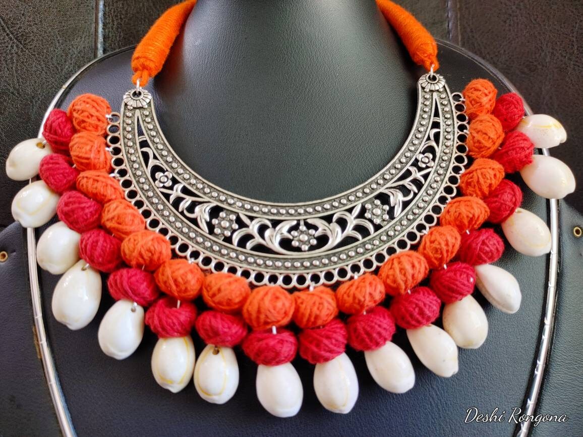 Oxidized Shell Necklace Set, Red white contrast, Hand Crafted, Immaculate 100% Natural Snail Shell, Jute ball Vintage Style Handmade Jewelry