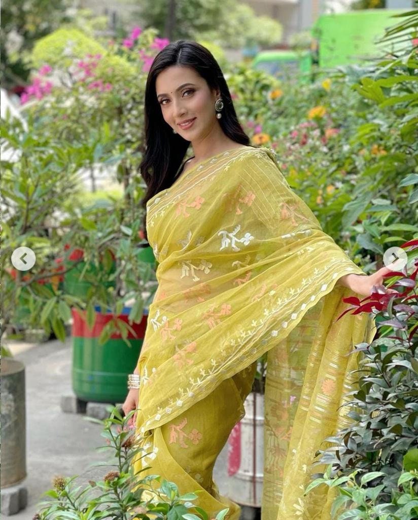 Olive Dhakai Jamdani Saree – Handloom Halfsilk 84 Count