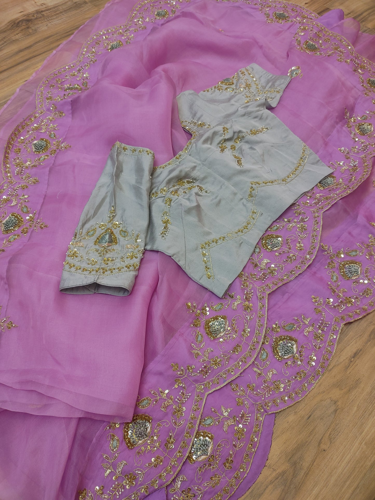 Original Moslin Hand Karchupi work Saree, Lavender Dream, contrast blouse