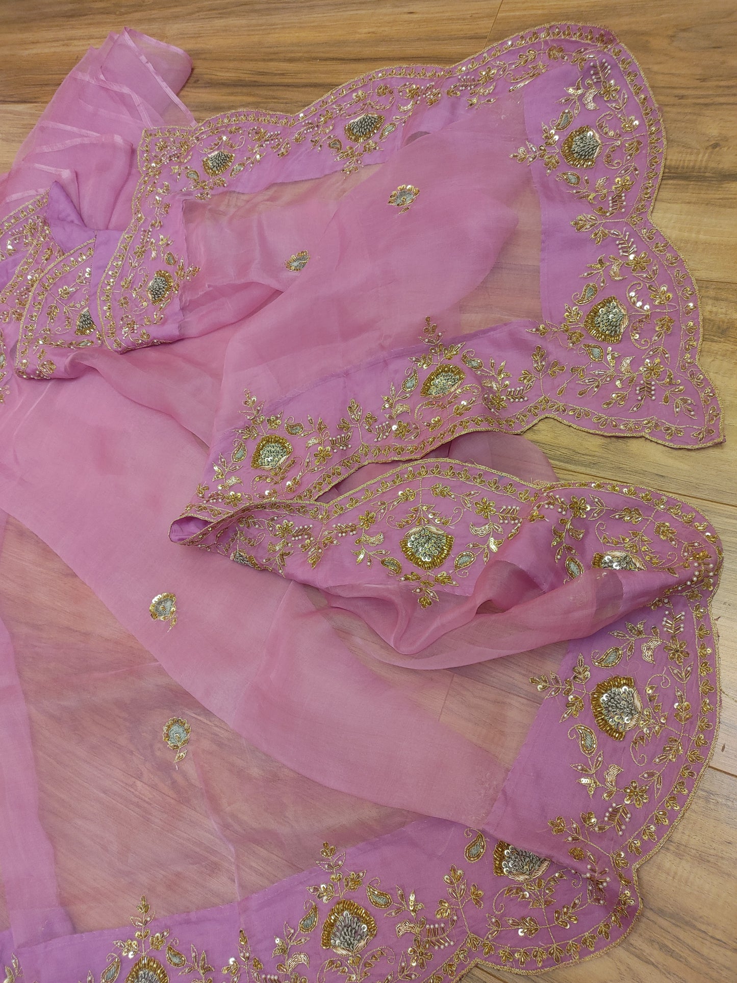 Original Moslin Hand Karchupi work Saree, Lavender Dream, contrast blouse