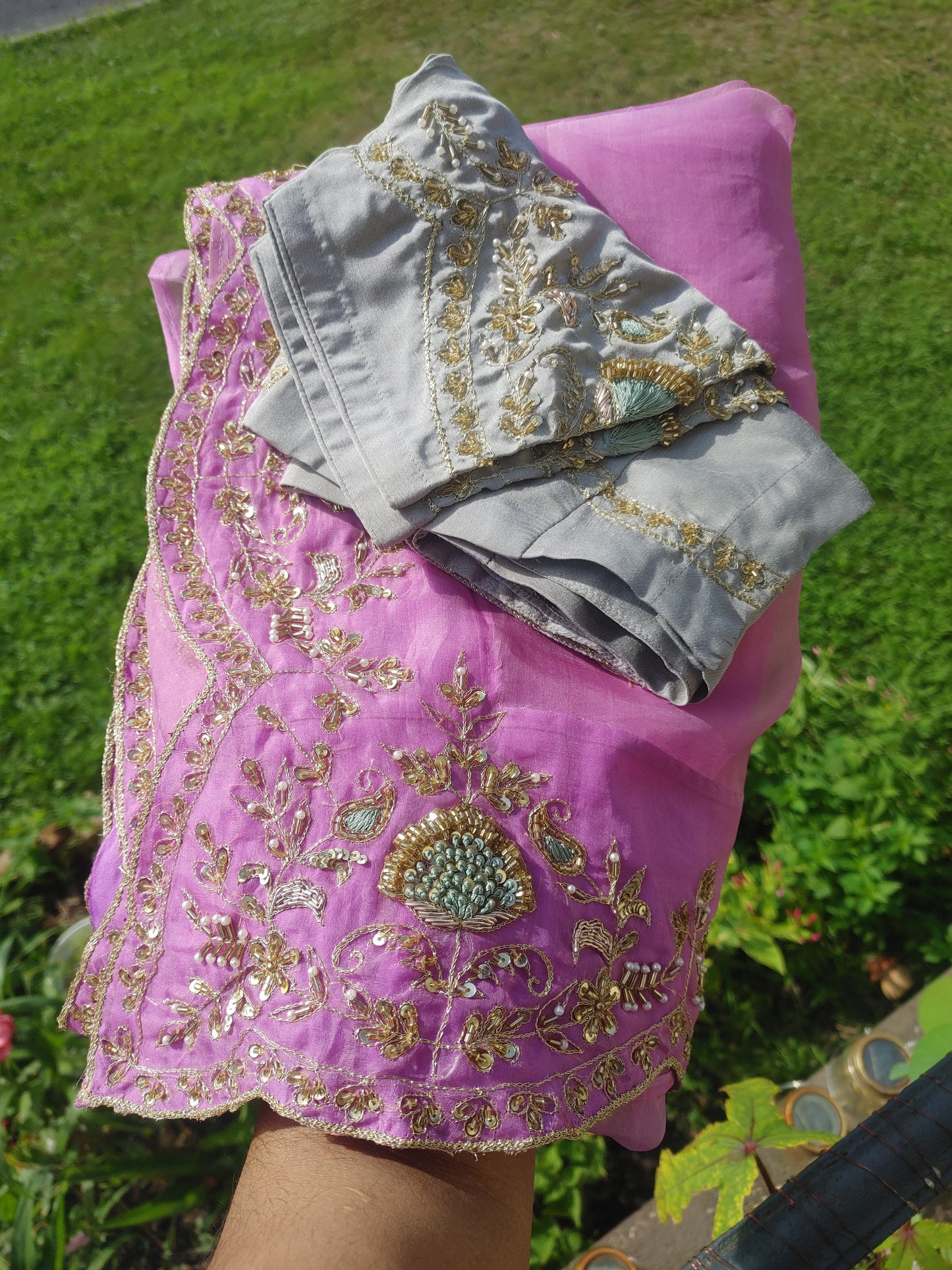 Original Moslin Hand Karchupi work Saree, Lavender Dream, contrast blouse