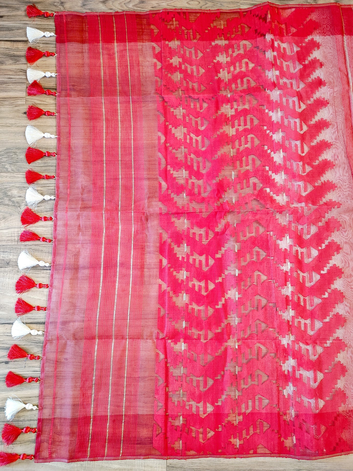 White Red Dhakai Jamdani Saree - Handloom 80 Count