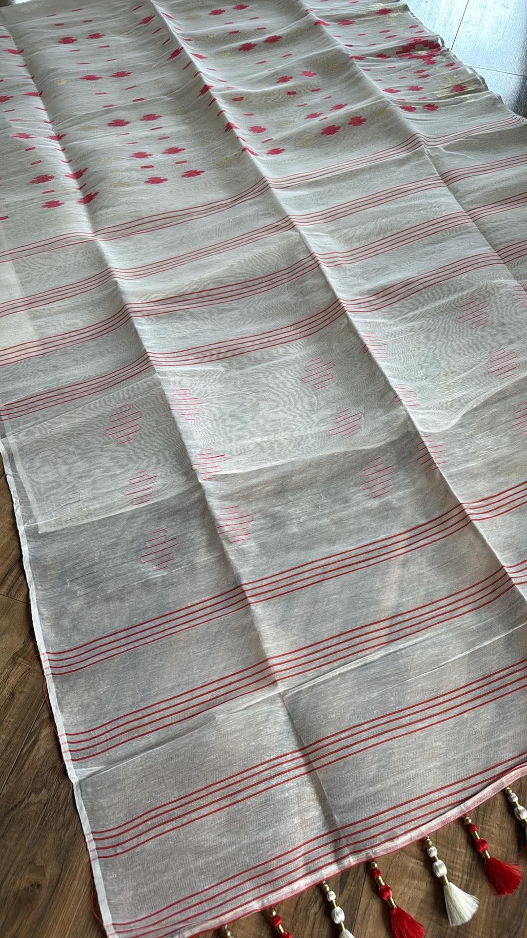 White Red Dhakai Jamdani Saree - Handwoven 40 Count Halfsilk