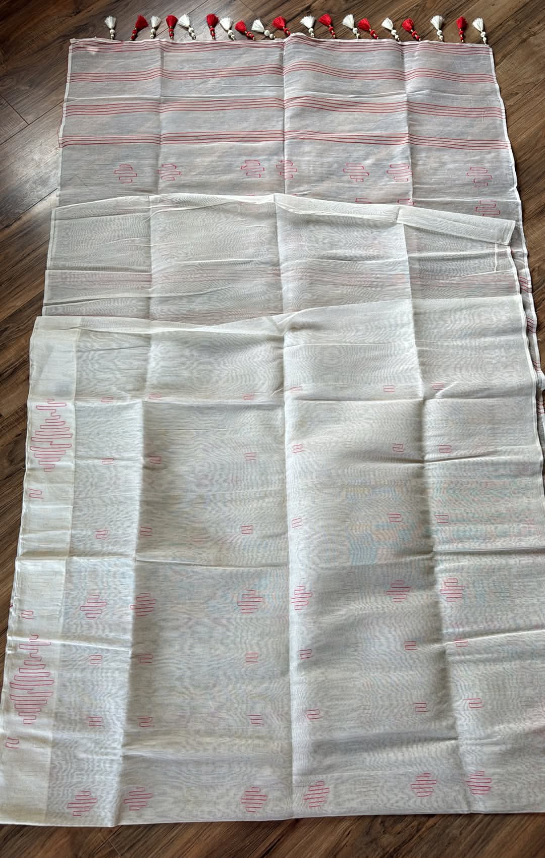 White Red Dhakai Jamdani Saree - Handwoven 40 Count Halfsilk