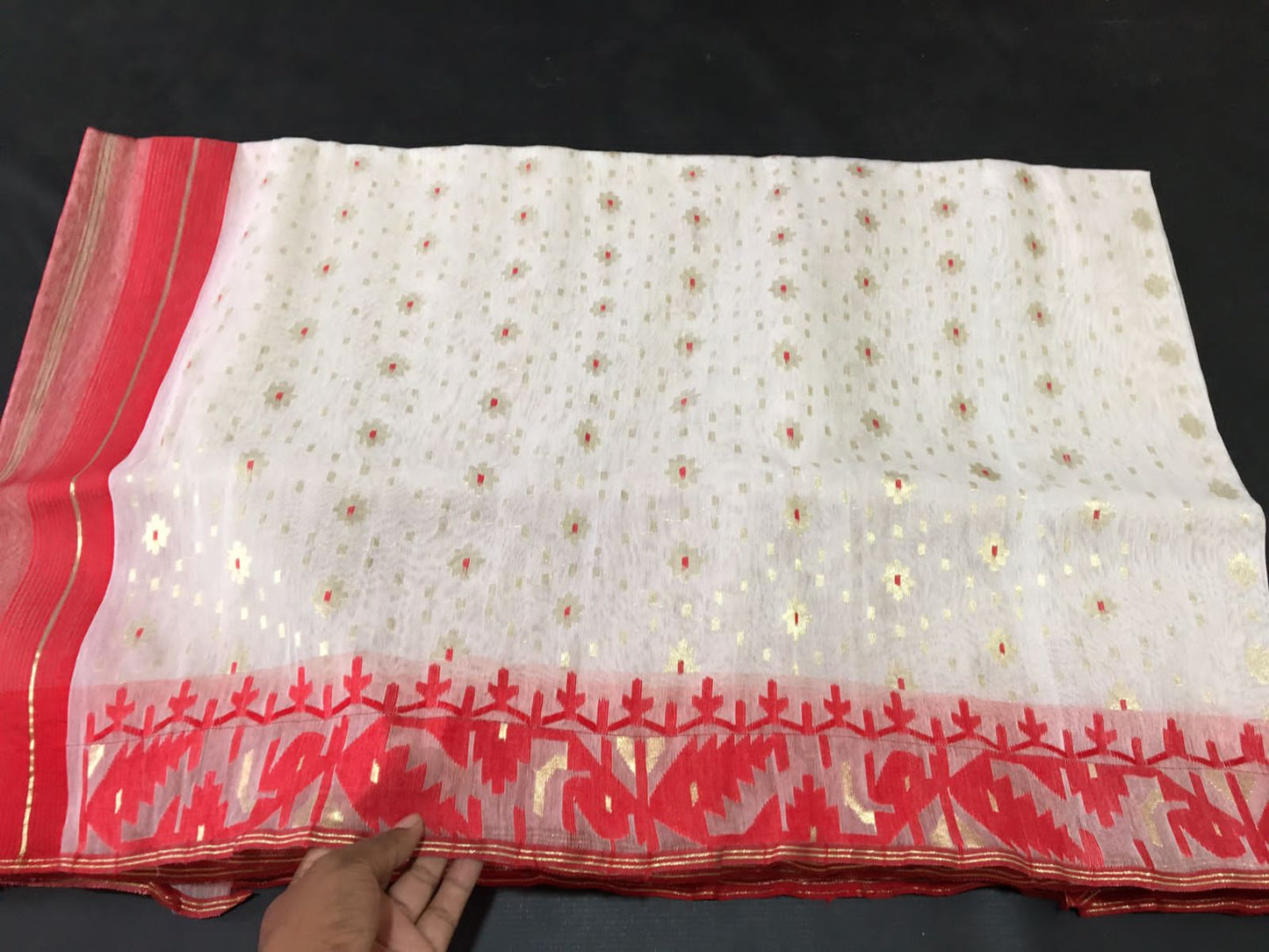White Red Dhakai Jamdani Saree – Halfsilk, Handwoven