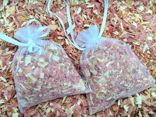 Red Cedar Shavings Sachet in beautiful 3×4 inch white organza bags. Each bag weighs 13 g