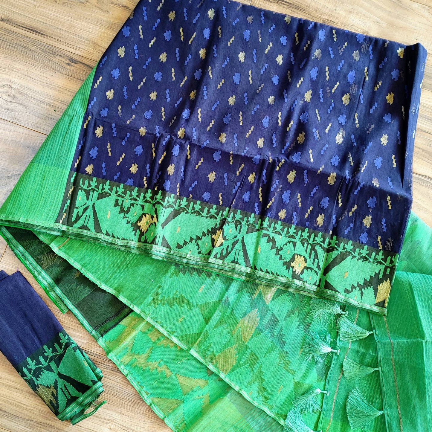 Dhakai Jamdani Saree, Navy Blue and Green Contrast work, 84 count thread, Bangladeshi, Handwoven, Halfsilk, Traditional,Elegant,Classy Saree